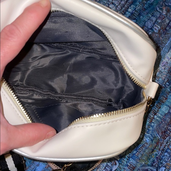 Camera Design Crossbody Bag - Picture 11 of 16